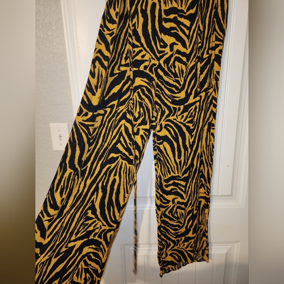 Wide leg Yellow and black zebra print drawstring pants - Picture 3 of 4